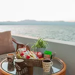 On The Waves Apartment *