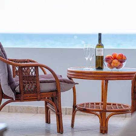 Apartment On The Waves *